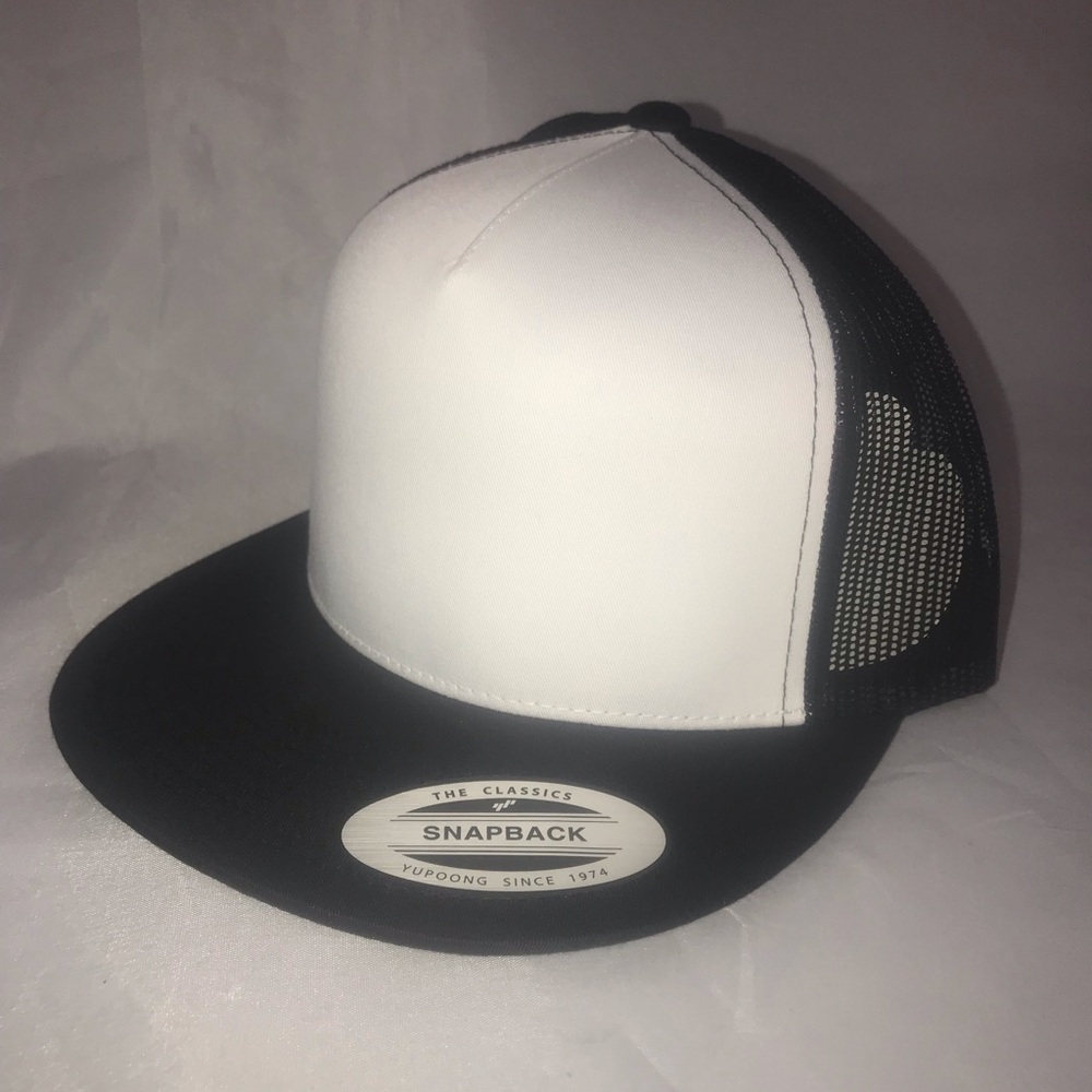 Black / White “The Classics SnapBack” Trucker hot